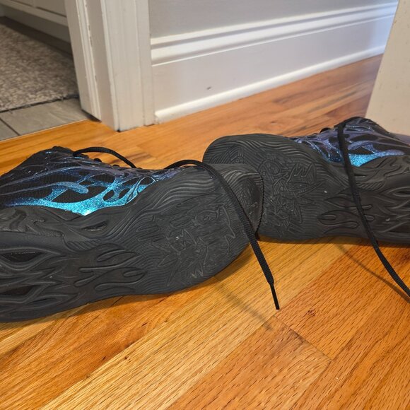 Puma MB.04 Reflections Jr. Lamelo Ball sneakers, Youth size 7, - Picture 3 of 7